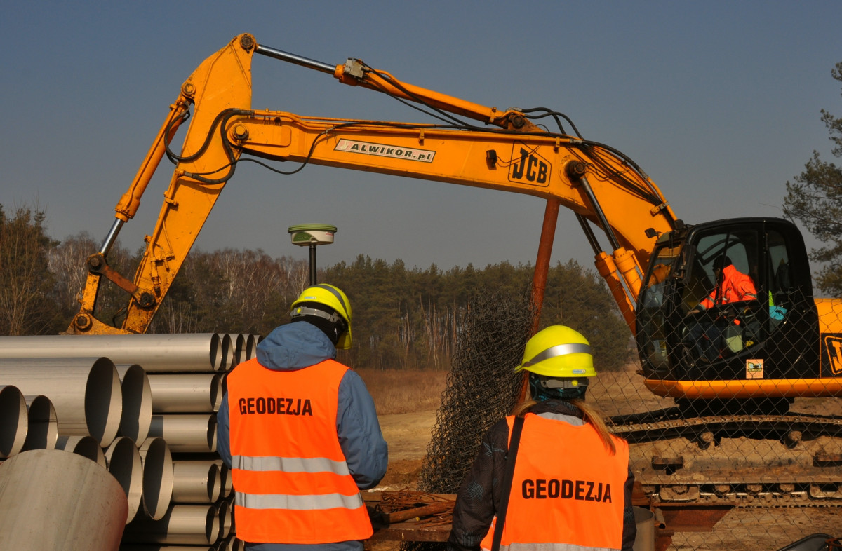 Reconversion professionnelle : Pourquoi passer un CACES engins de manutention garantit-il un accès rapide à l’emploi ?